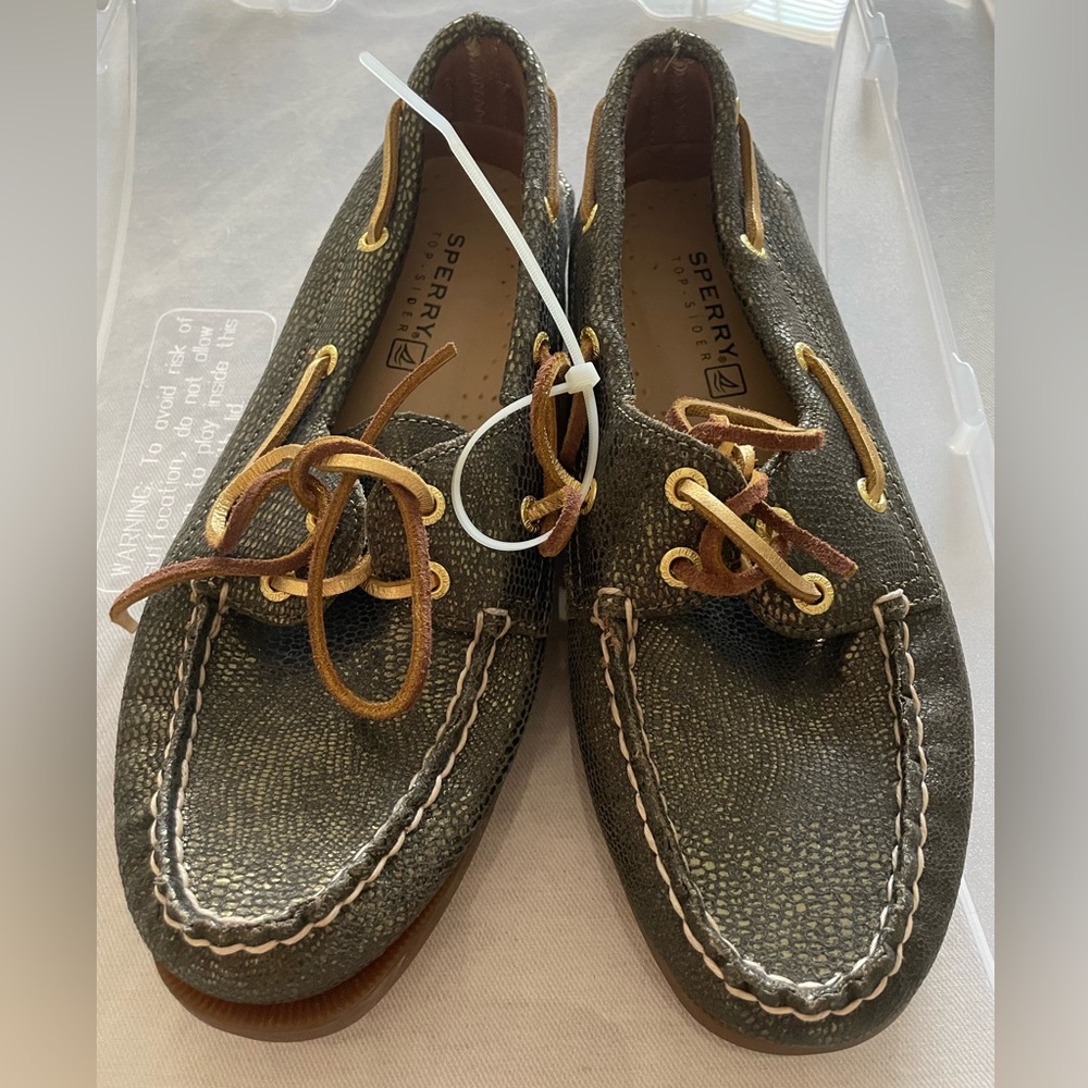 Sperry brand new snakeskin shoe - women’s